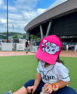 子どもとベルーナドームの写真